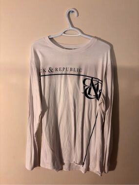 Rock & Republic White Long Sleeve Graphic Tee with Black Print